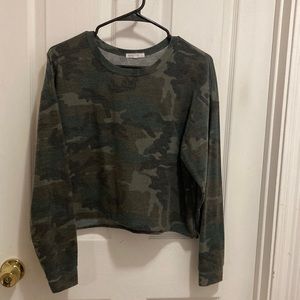 Cropped camouflage long sleeve.